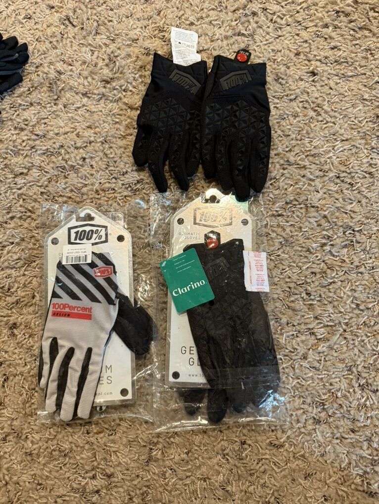 100% Gloves Small (3)