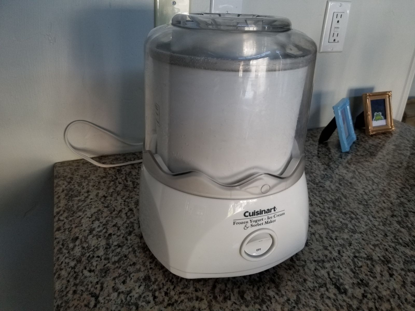Ice cream maker (1.5 quart)