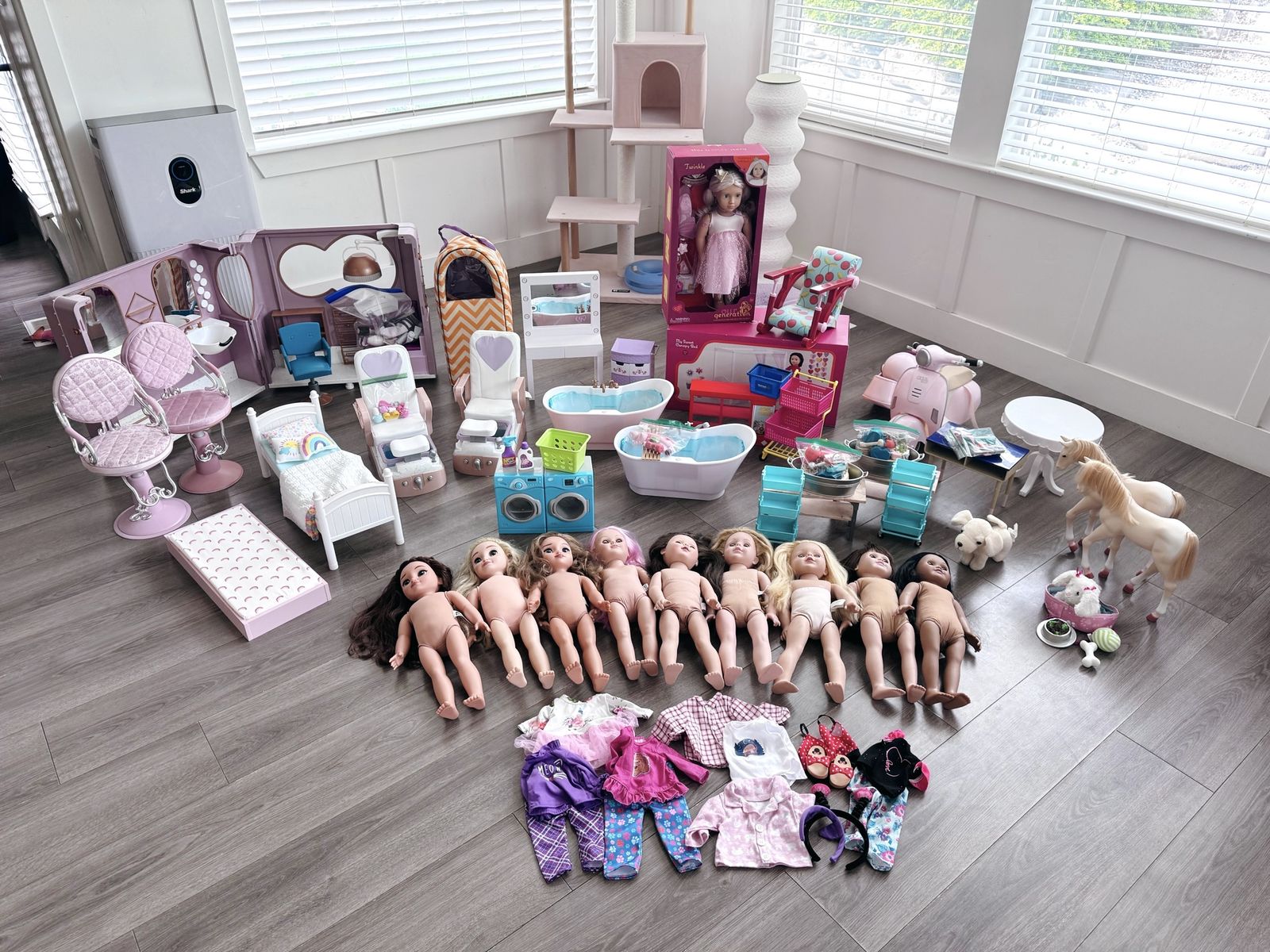 18" Doll Furniture, Accessories & Dolls