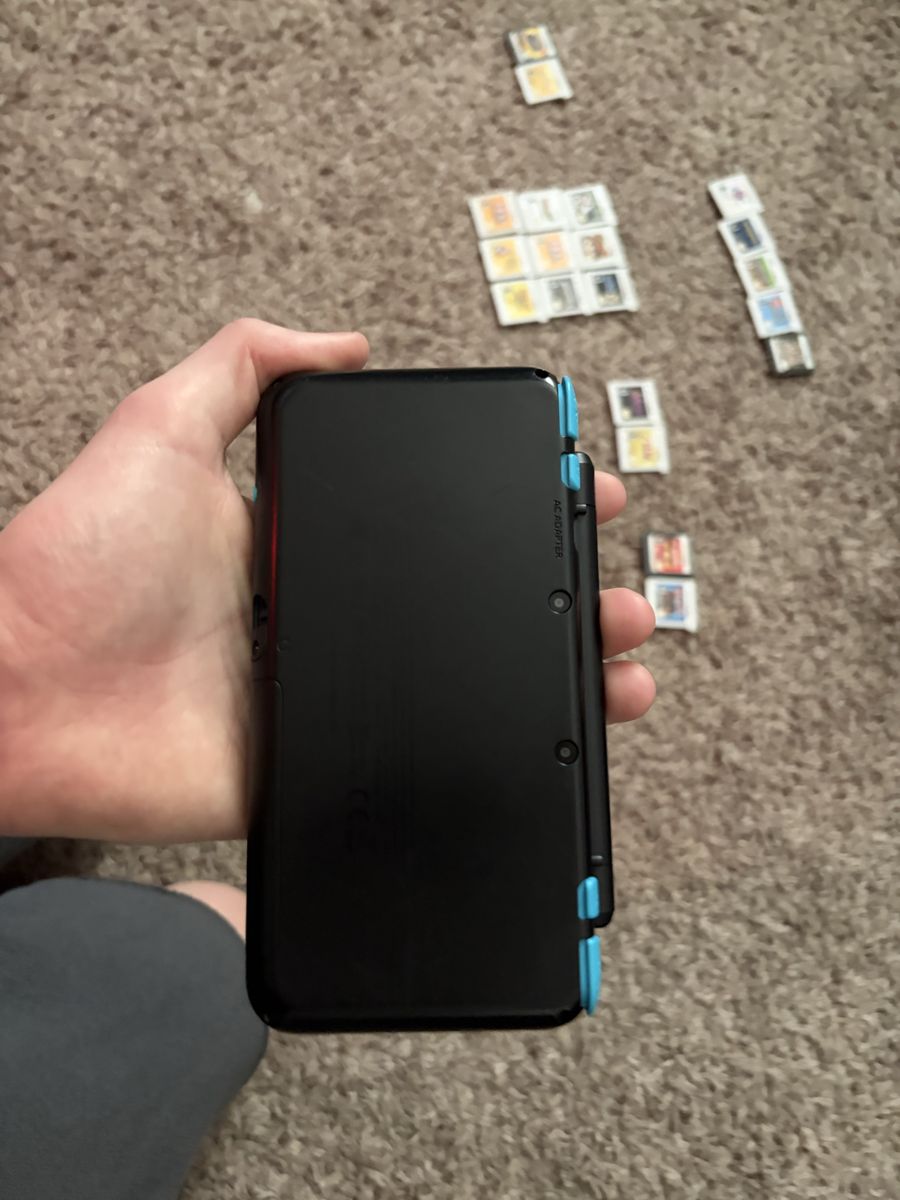 Nintendo 2DS Handheld Console - Black & Blue with Stylus (Games not included)