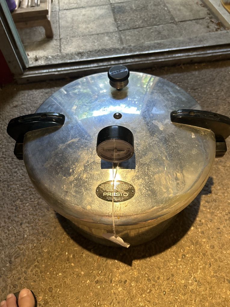 PRESTO VINTAGE 16 QT PRESSURE COOKER, MODEL 7-B