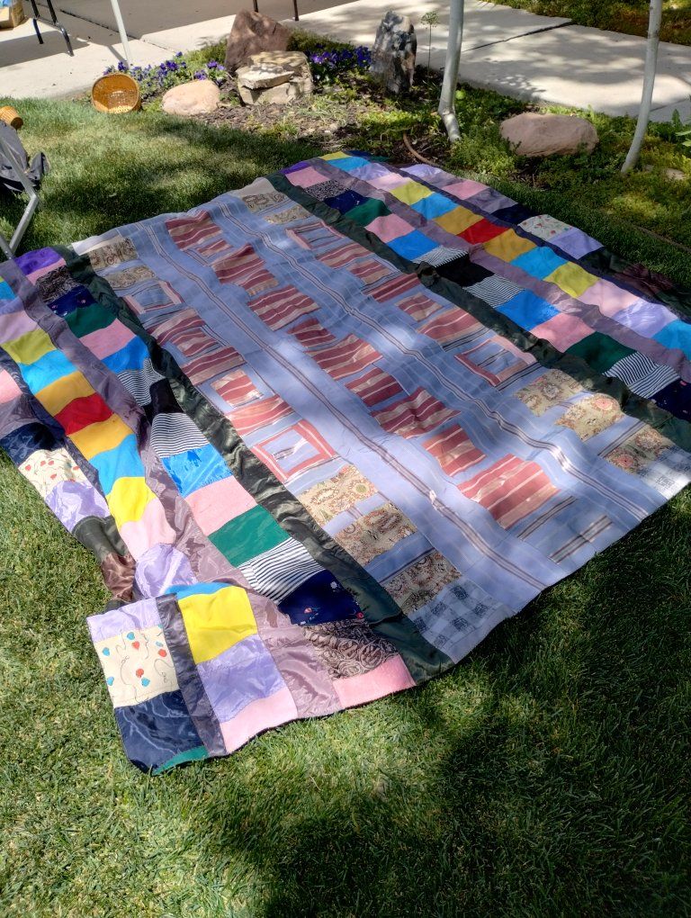 🧵 Handmade Quilt 🧵