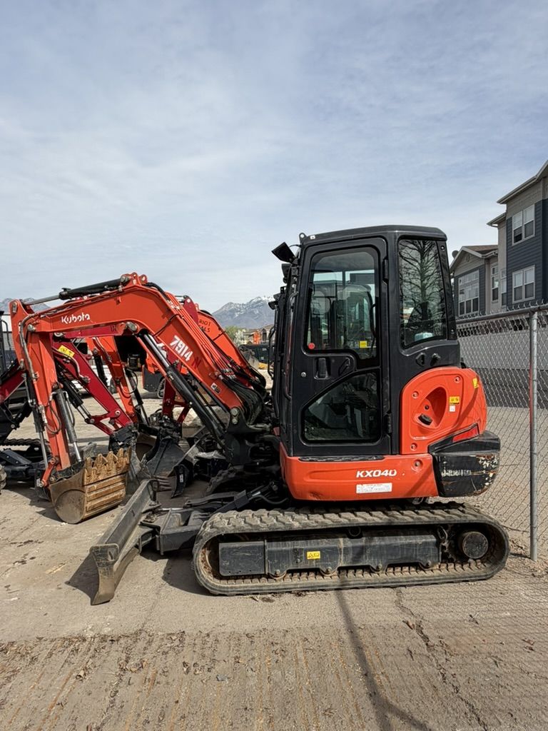 Kubota KX040 Mini Excavator Rental – 4 Ton w/ Thumb and angle blade - half day options