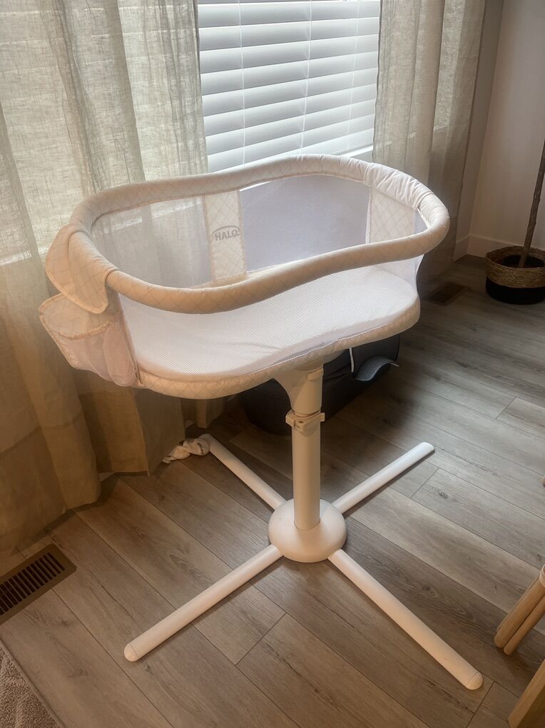 Halo Swivel Bassinet