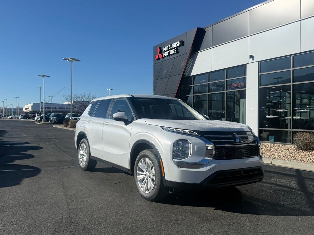 2026 Mitsubishi Outlander ES