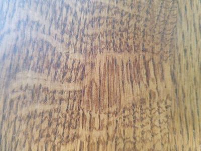 Beautiful wooden table and 6 matching chairs