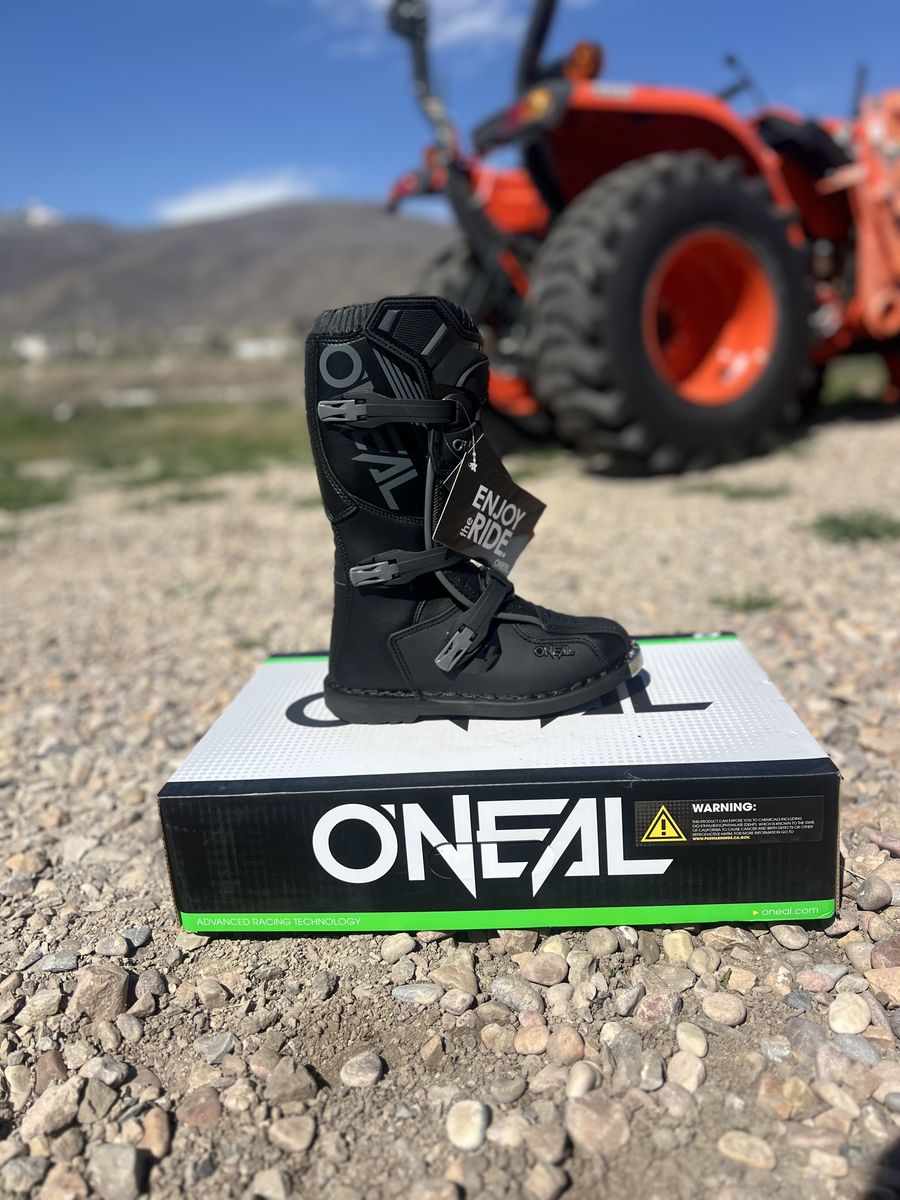 Brand New O’neill Boots Size 5