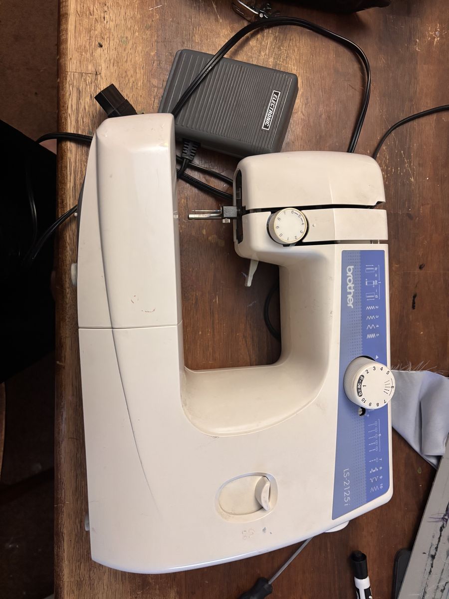 FREE Broken Brother LS-2125i Sewing Machine - Household Mechanical with Foot Pedal
