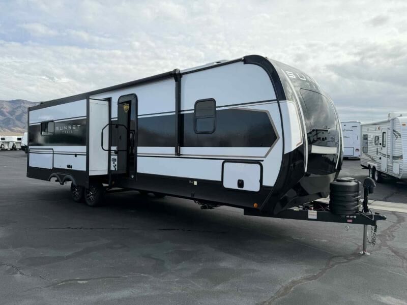 New 2026 CrossRoads RV Sunset Trail Premium Travel Trailer (285CK)