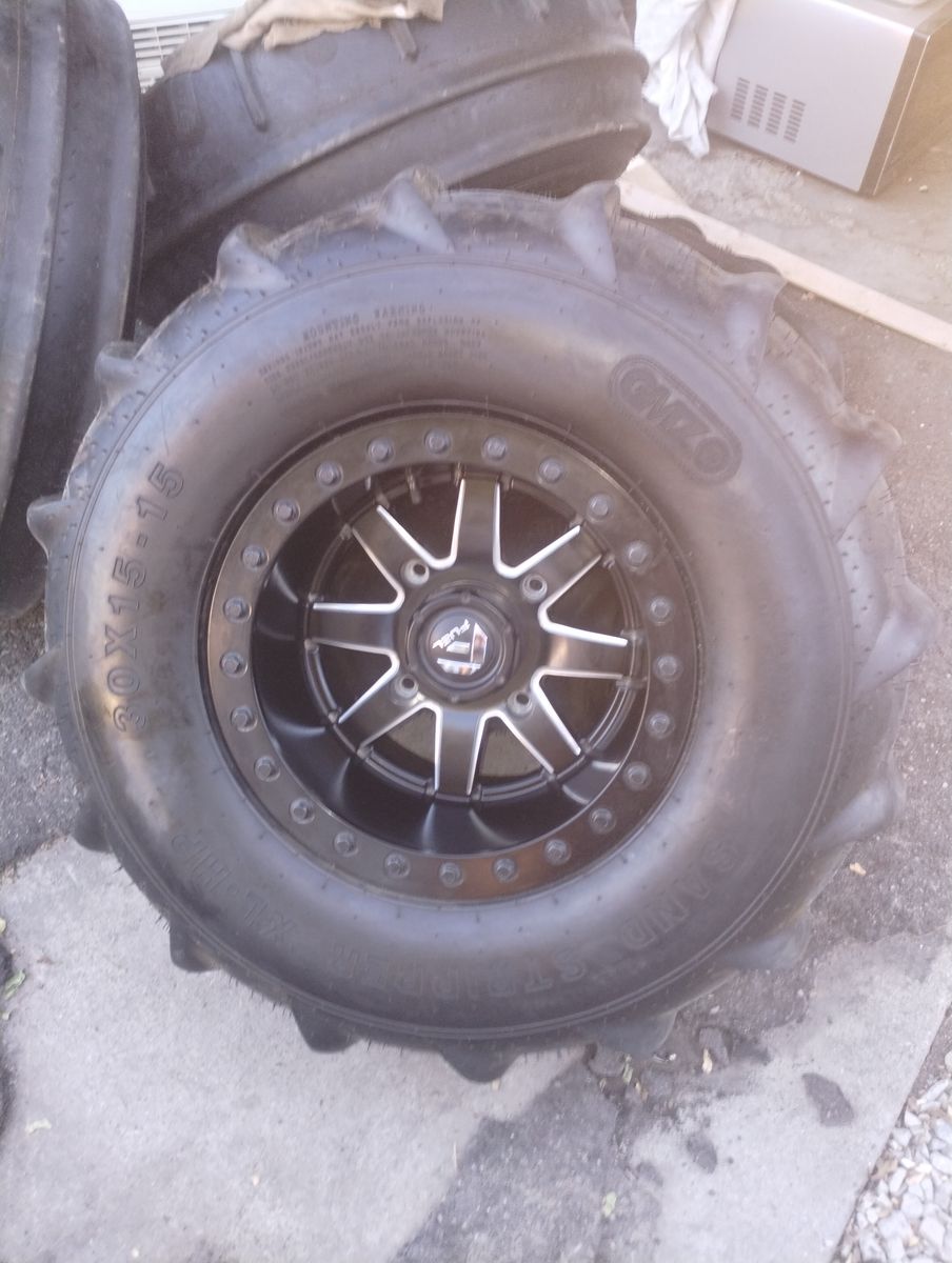 Sand pedal tires with beadlock wheels