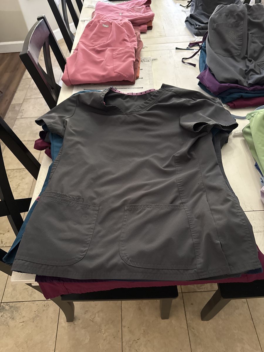 Scrubs medium to Xl