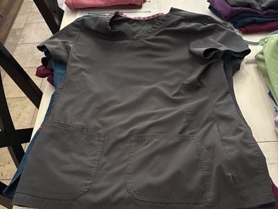 Scrubs medium to Xl
