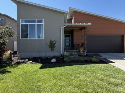 Beautiful Single-Family Home with Open Layout and 5 Bedrooms, 3 Bathrooms