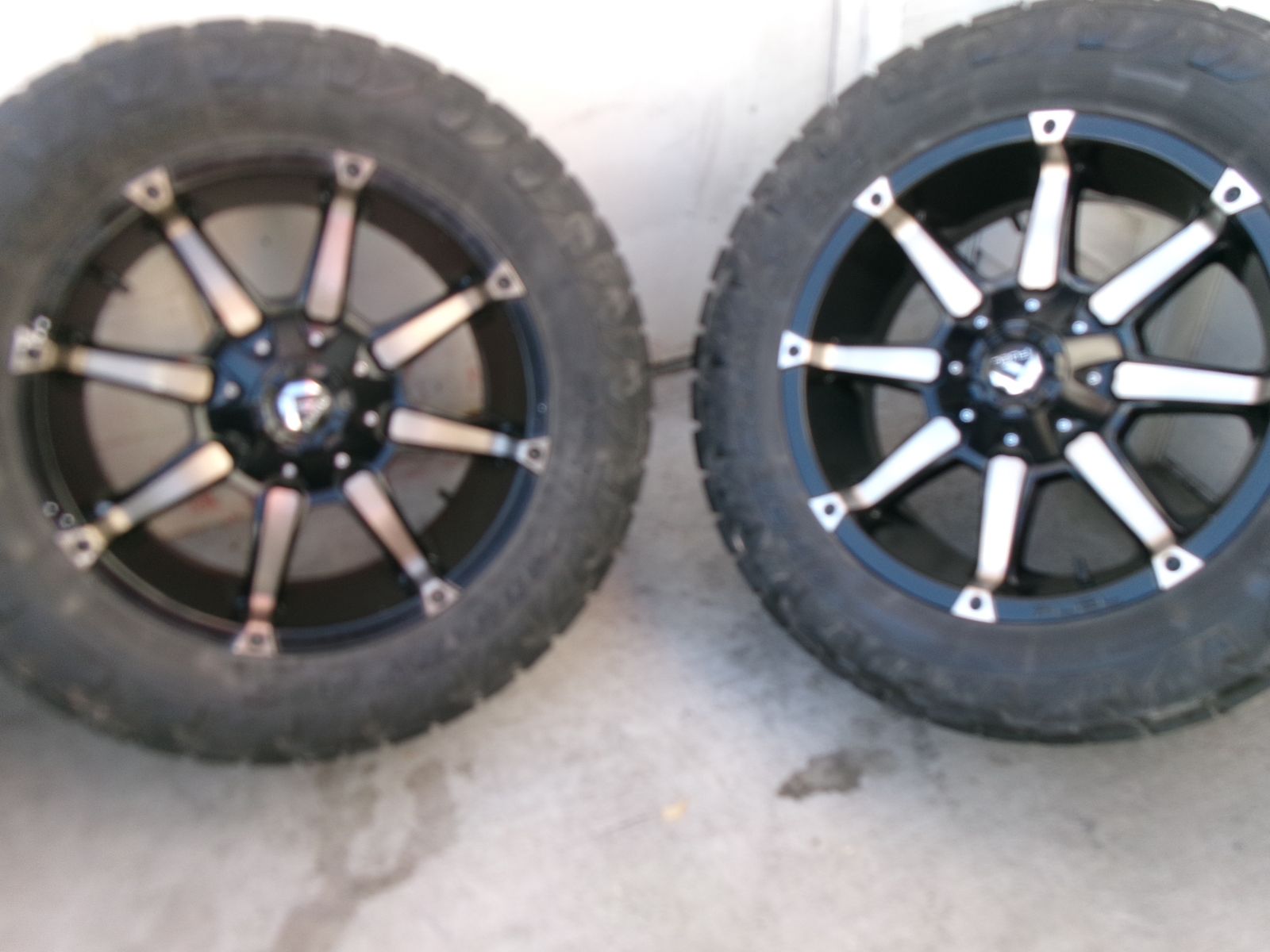 SET OF USED 20 INCH FUEL WHEELS AND TIRES 20 X9 5X139-5X150 AND TIRES 33X12.50R20