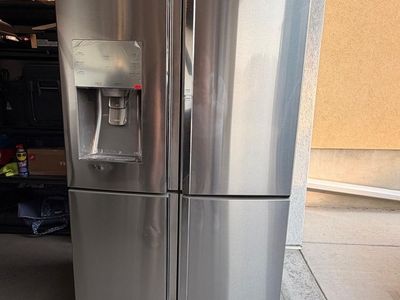 New Scratch and Dent Samsung 36-inch, 27.8 cu. ft. French 4-Door. Standard Depth Side-by-Side Refrigerator