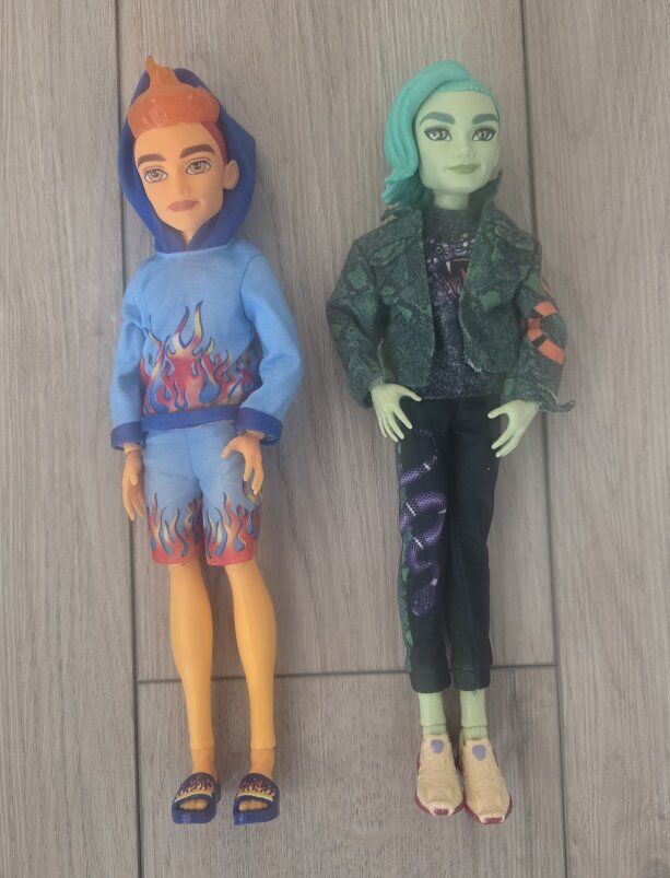 Monster High Duece Gorgon Doll & Heath Burns Scare