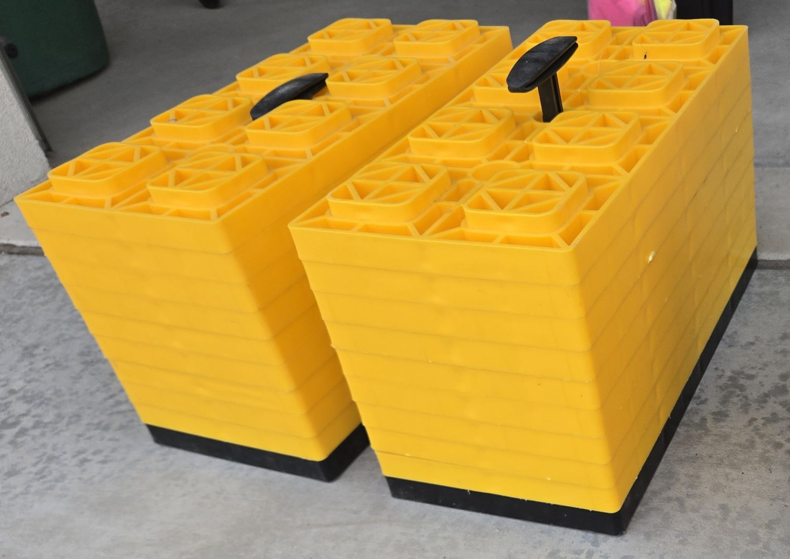 Camco FasTen 4x2 RV Leveling Blocks (2 Sets / 20 Blocks)