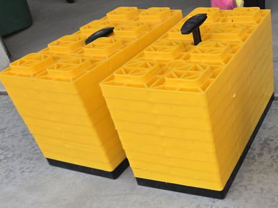 Camco FasTen 4x2 RV Leveling Blocks (2 Sets / 20 Blocks)