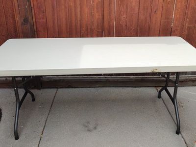 lifetime 6' table with folding legs