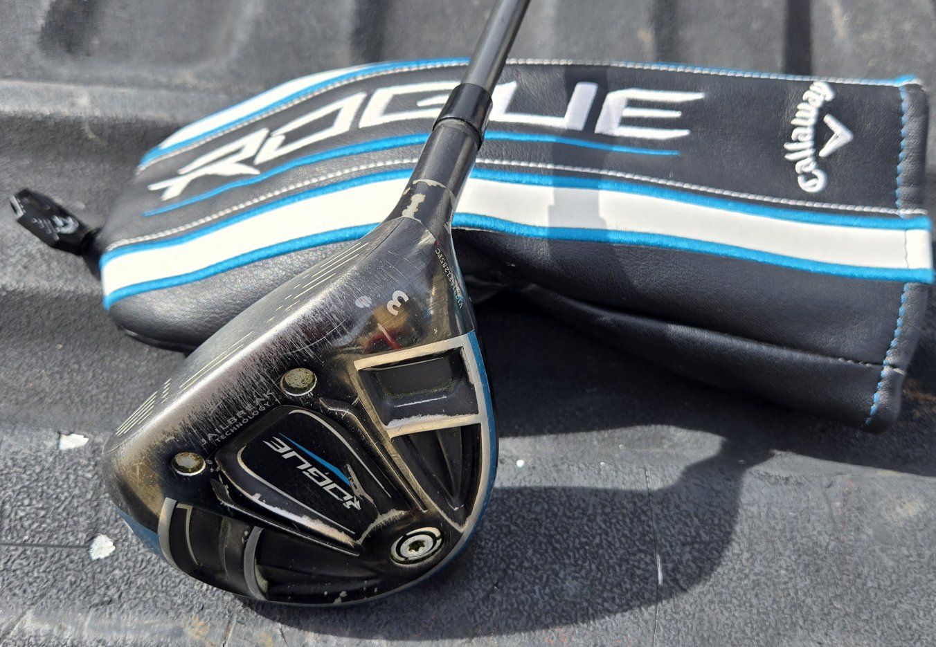 Callaway Rogue 3 wood regular shaft w/headcover.