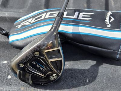 Callaway Rogue 3 wood regular shaft w/headcover.