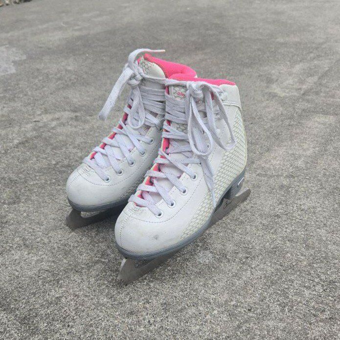 Girls Size 12.5-13 Riedell Figure Ice Skates