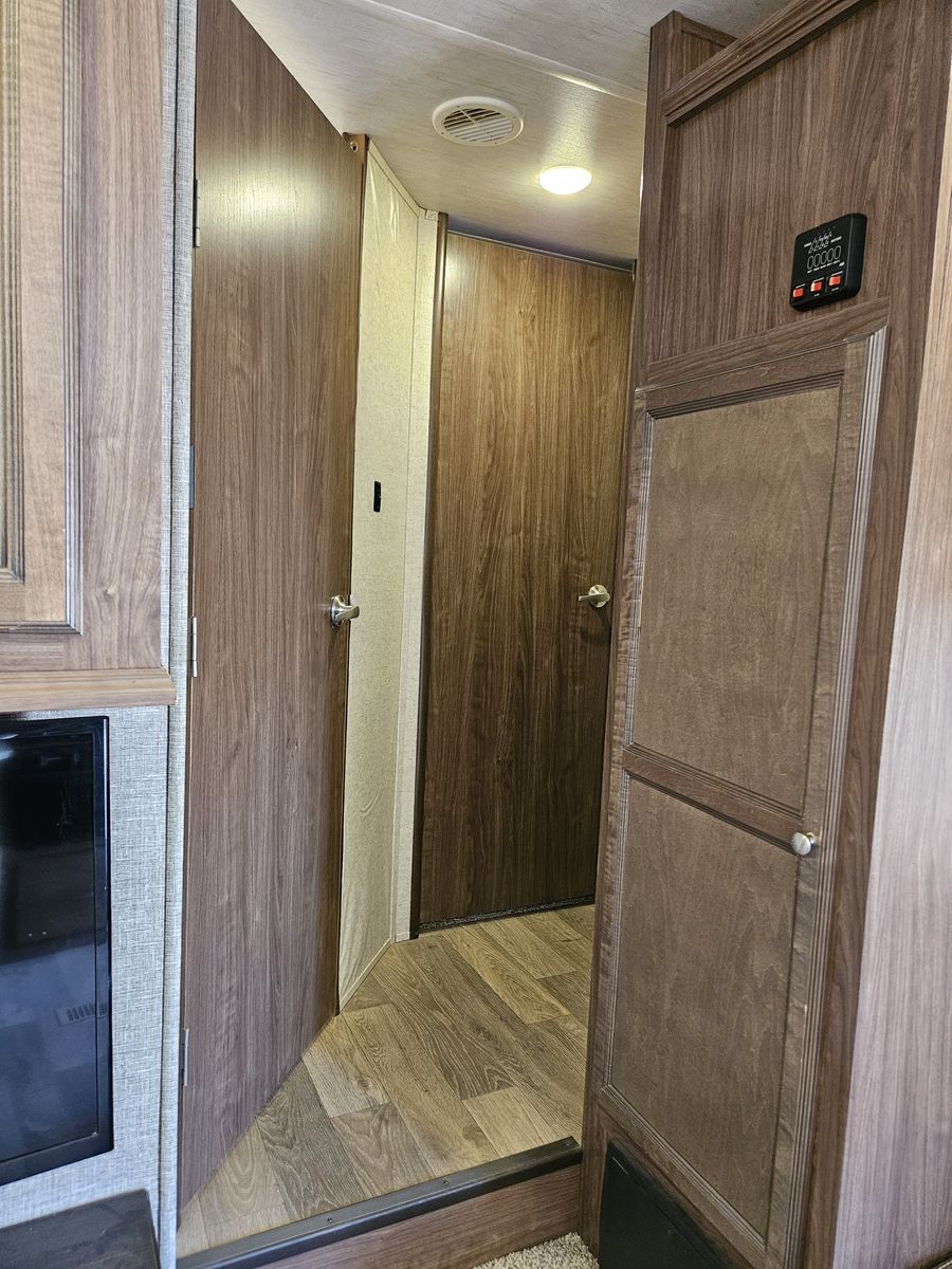 Main image 12