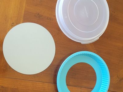 Pampered Chef 9-Inch Fluted Tart Pan with Removable Bottom and Lid, Never Used