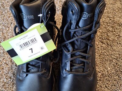 Mens interceptor w infast size 7 new