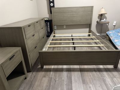 Bedroom Set, Queen bed frame, headboard, 7 drawer dresser, night stand