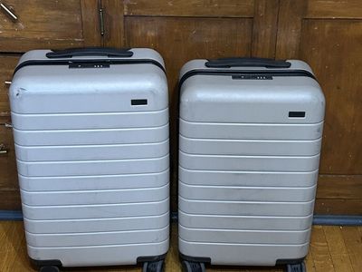 Set of two 2 Away Luggage light gray size: 21.7 and 22.7 carry on