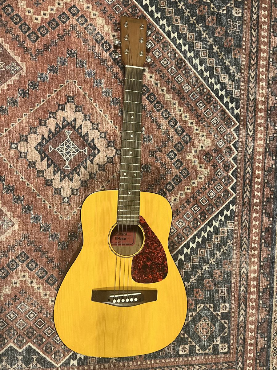 Yamaha FG Junior Acoustic Guitar 3/4 Size