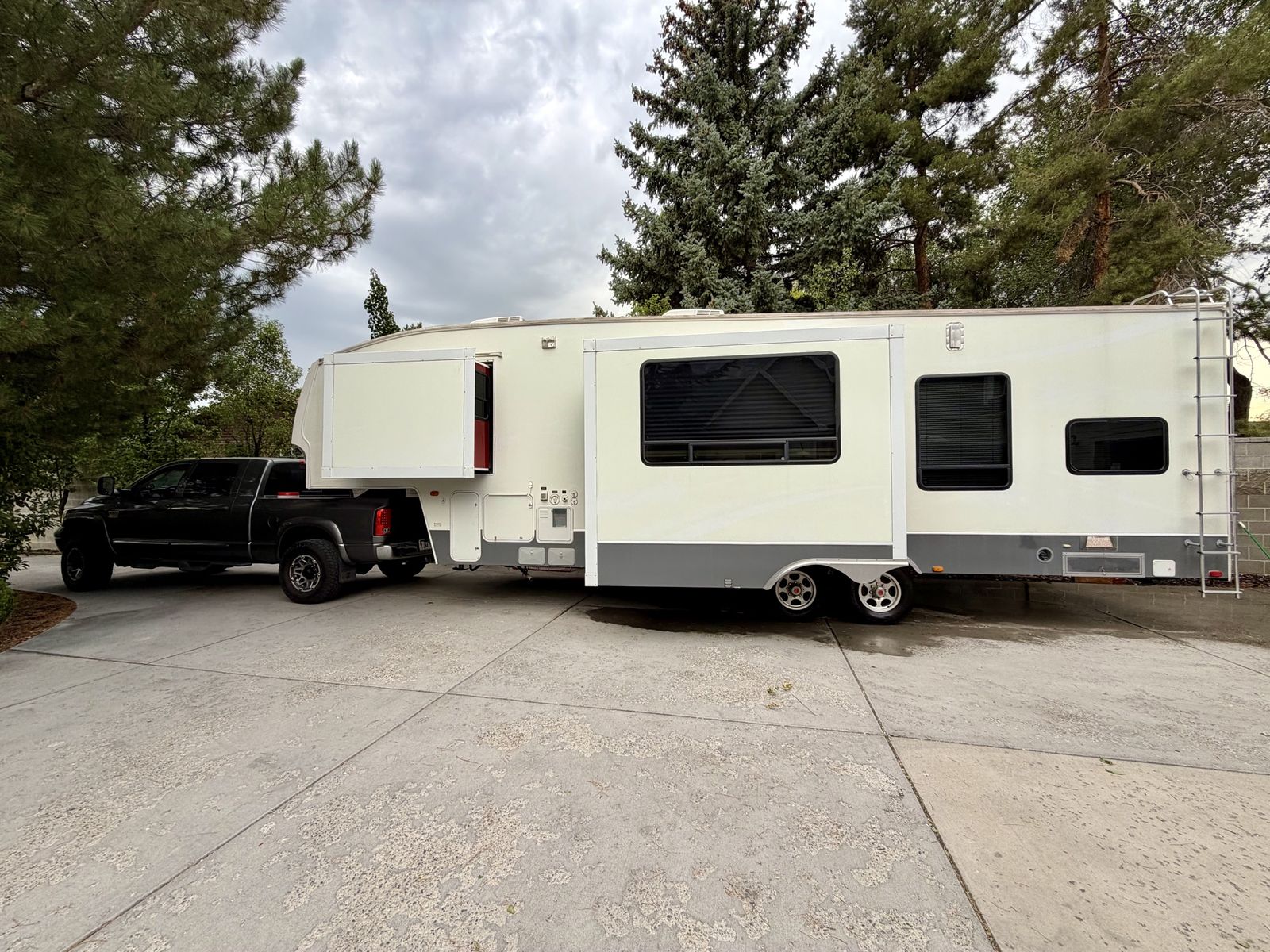 2009 Keystone Fuzion 302 Toyhauler