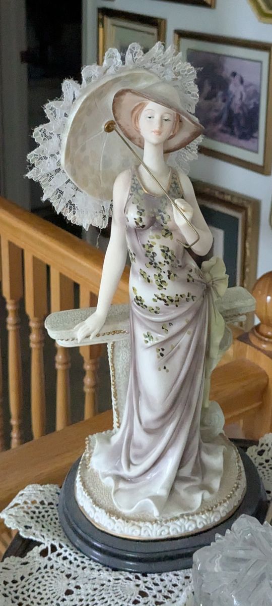 Vintage Giuseppe Armani Victorian Style Figurine