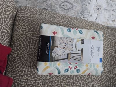 Mainstays Chloride-Free PEVA Tablecloth - 60in x 102in - Floral Pattern
