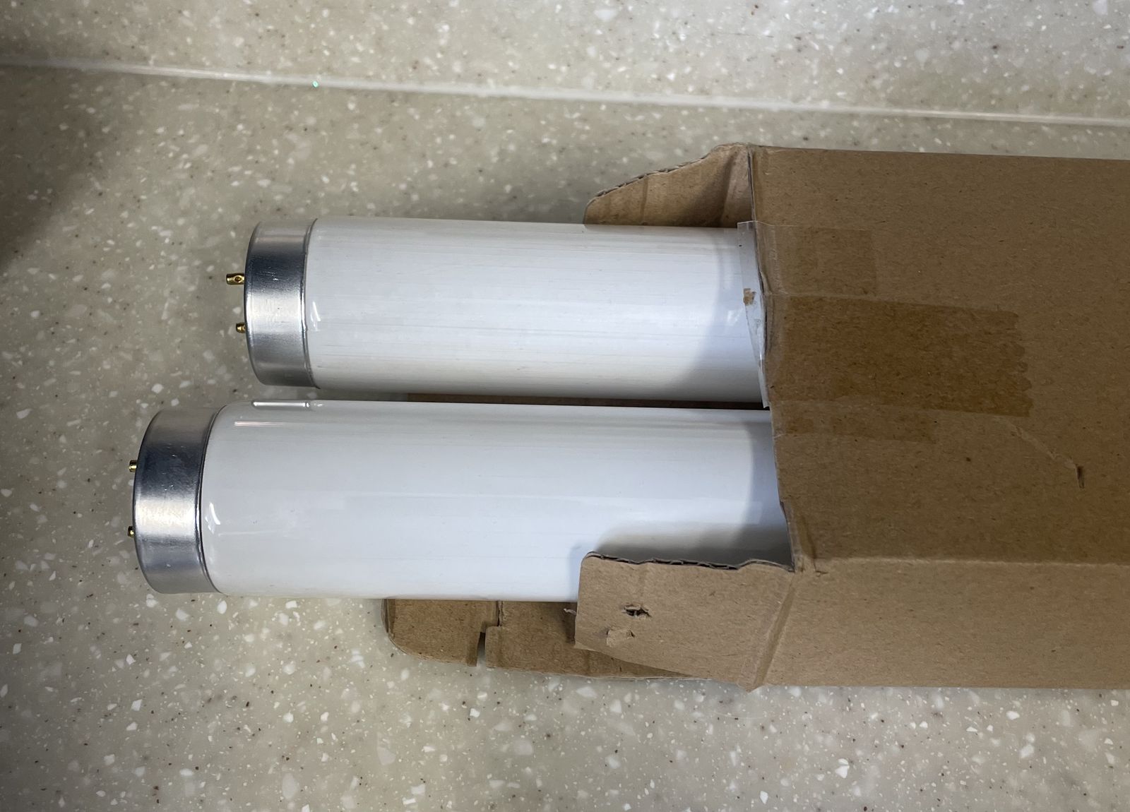 18-inch Linear Fluoresdent Bulbs (2)