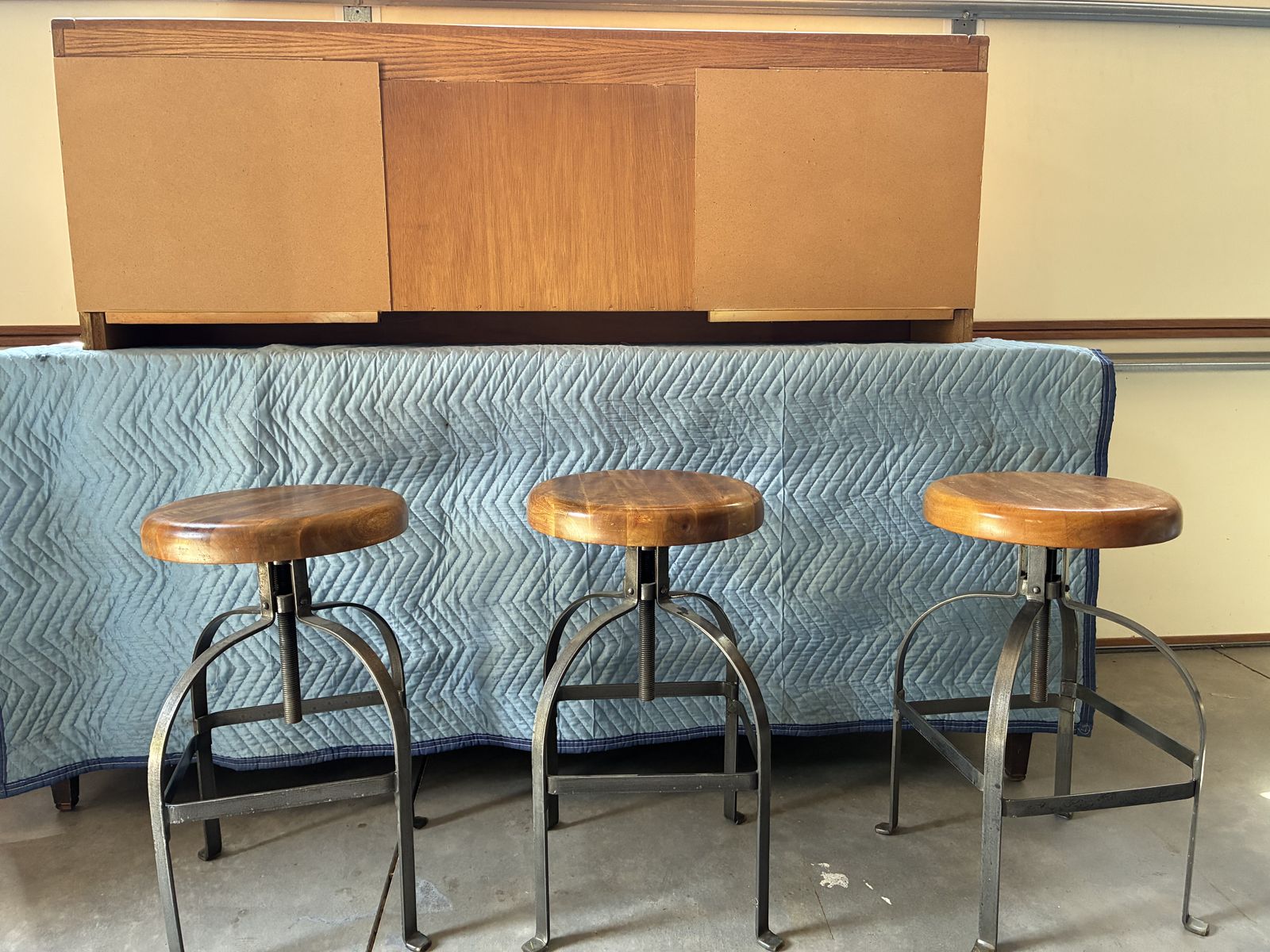 Adjustable bar stools