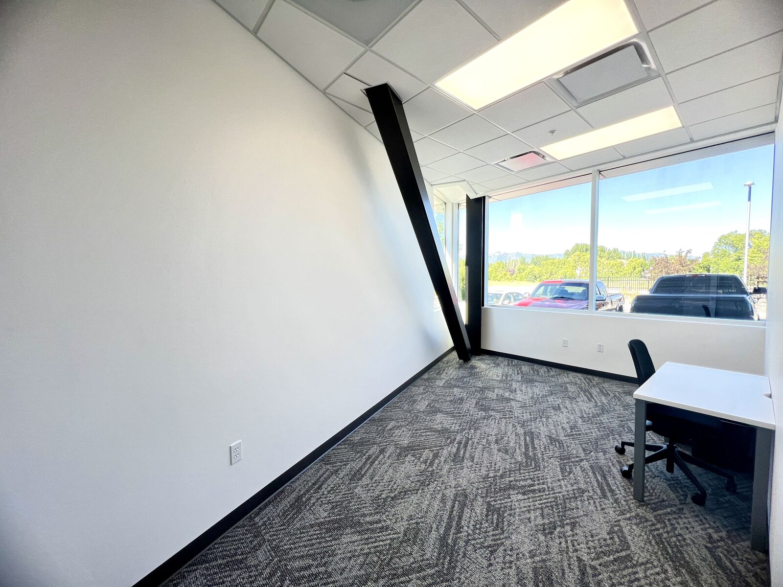 Looking for an Office for One? We have it! with one month FREE rent in February