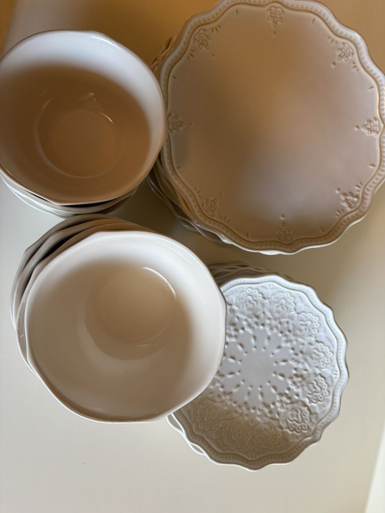 Pioneer Woman Dish Set