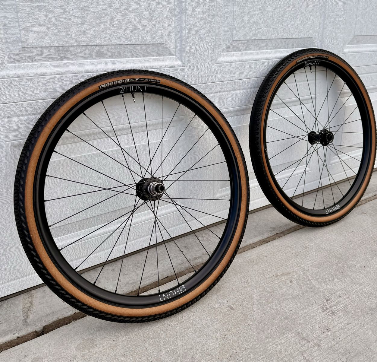 HUNT 650B Carbon Gravel Wheelset XDR Centerlock Tubeless Pathfinder Pro