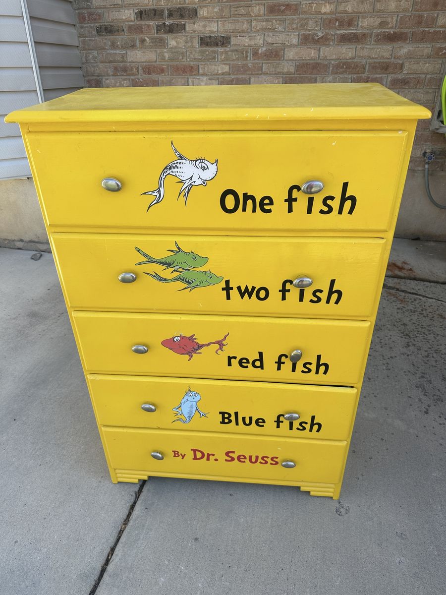 Dr. Seuss One Fish Two Fish Red Fish Blue Fish Yellow 5-Drawer Dresser/Chest