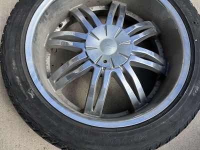 Used 20 inch Wheels ( set of 4) off Cadillac Escalade Tires are no good.