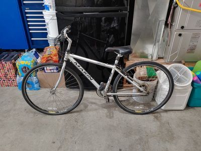 Marin Larkspur 24 Speed Hybrid Bike with 28" Tires