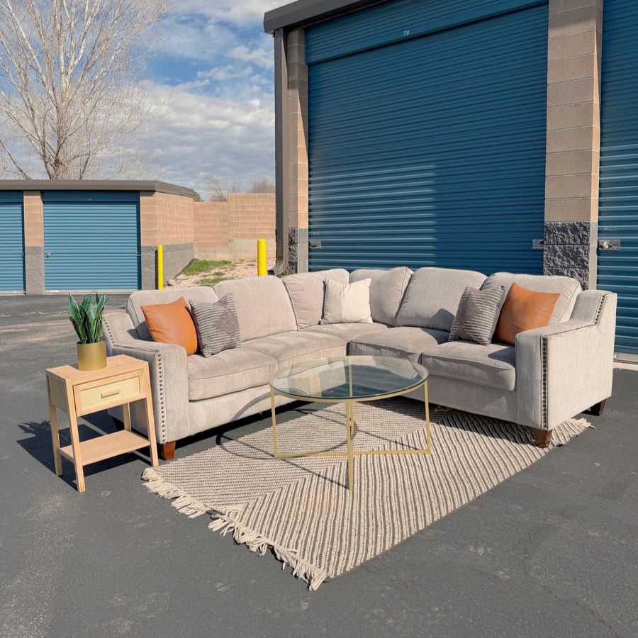 Free Delivery - Gorgeous Modern Sectional