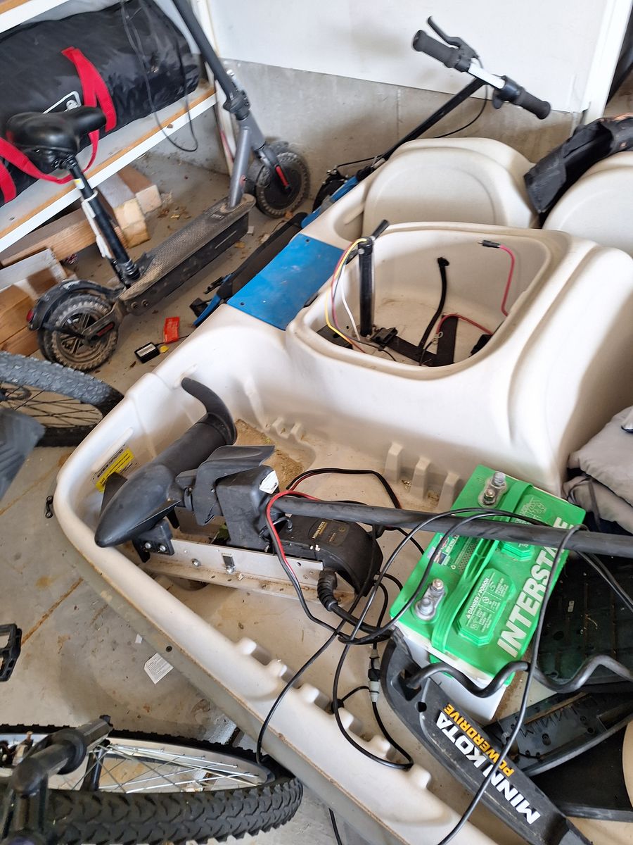 Trolling motor with battery