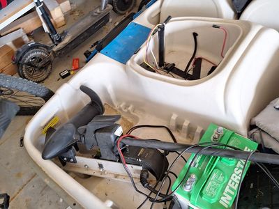 Trolling motor with battery