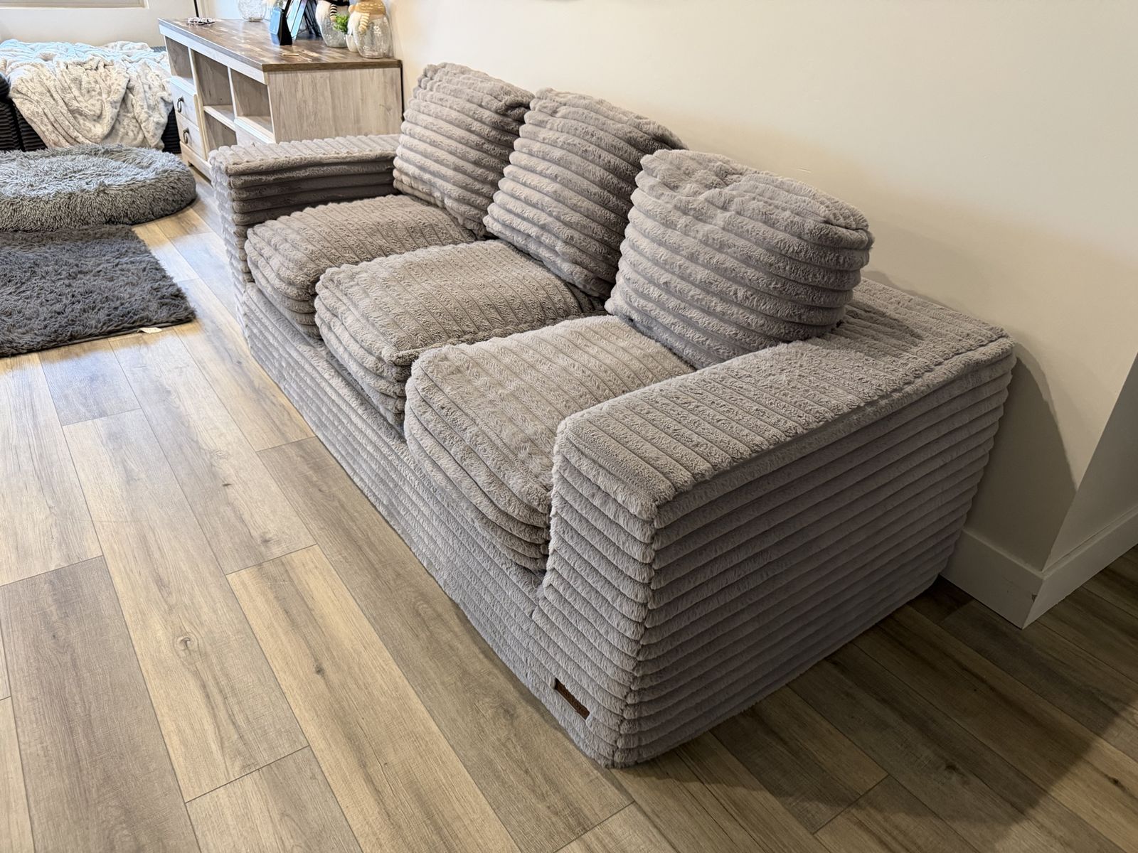 Beautiful, small 3 Seat boneless-sofa