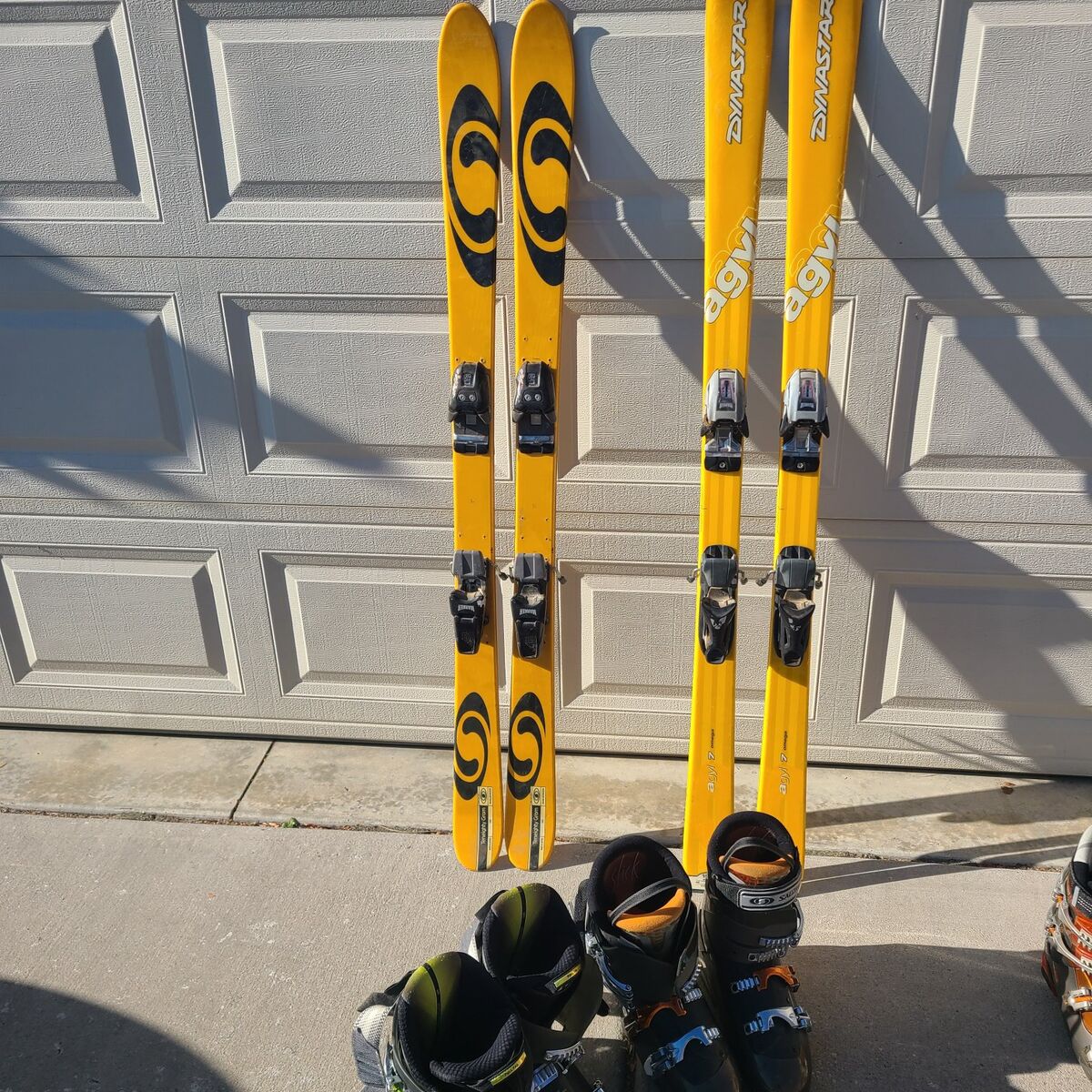 skis 145 and 154 cm