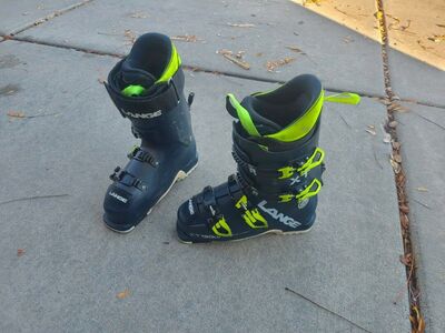 Alpine touring and downhill ski boots 25-25.5