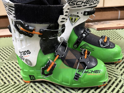 Backcountry ski boots